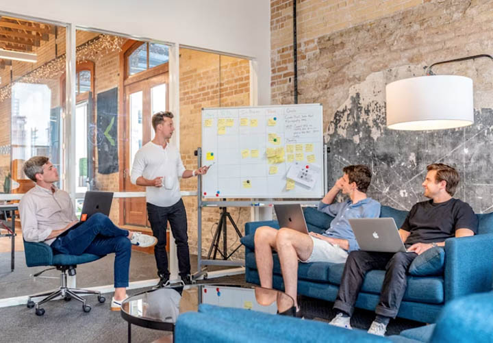 手工羽毛扇網(wǎng)站如何憑借傳統(tǒng)工藝傳承擴(kuò)大流量？同行都是怎么做的？