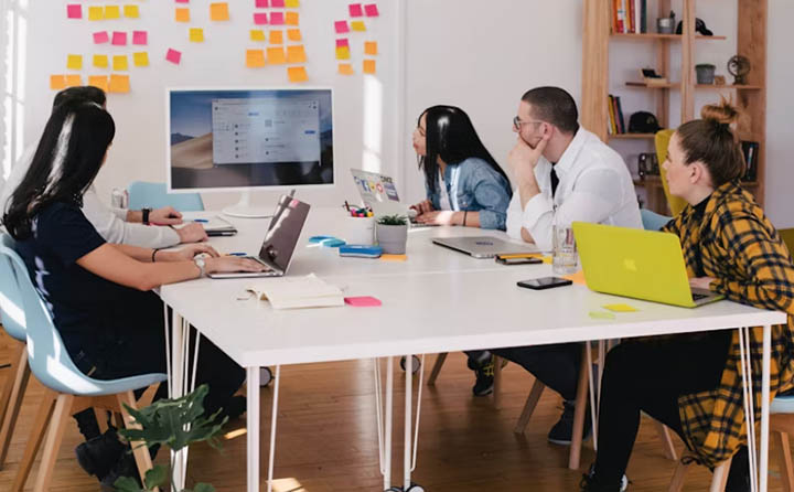 手工羽毛扇網(wǎng)站如何憑借傳統(tǒng)工藝傳承擴(kuò)大流量？同行都是怎么做的？