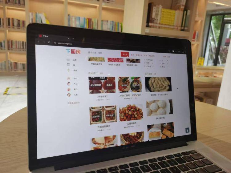 手工羽毛扇網(wǎng)站如何憑借傳統(tǒng)工藝傳承擴(kuò)大流量？同行都是怎么做的？